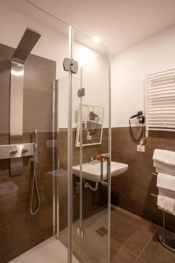 V Hotel Анкона Екстериор снимка
